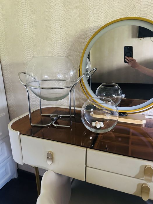 Acvariu rotund , bol pentru pesti , deosebite  pentru pesti cu suport  de inox