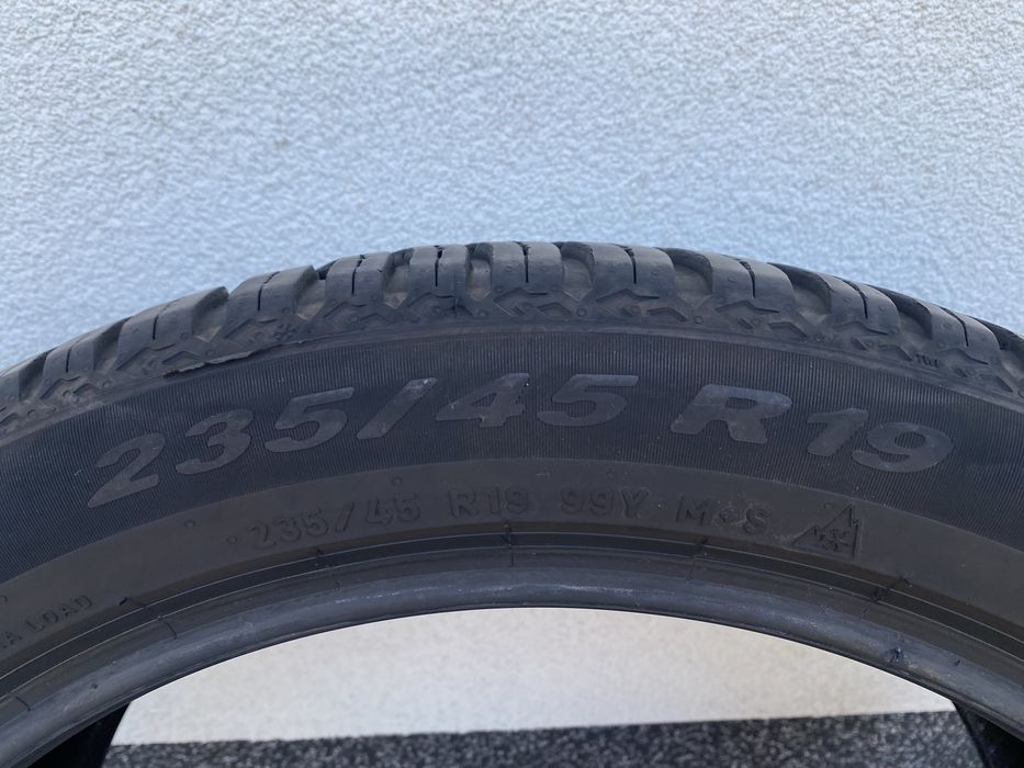 235/45/19 Pirelli 4 Anvelope