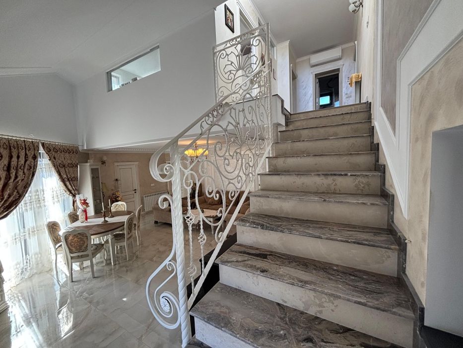 Casă INDIVIDUALĂ 6 camere, curte spaţioasă, carport și terasă - Brana, Șelimbăr