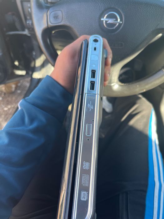 Vând leptop HP adus din Belgia laptopul se prezintă foarte bine arată impecabil