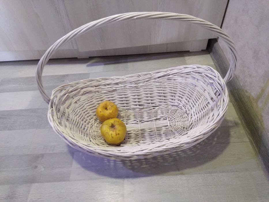 Продаётся корзина плетенная