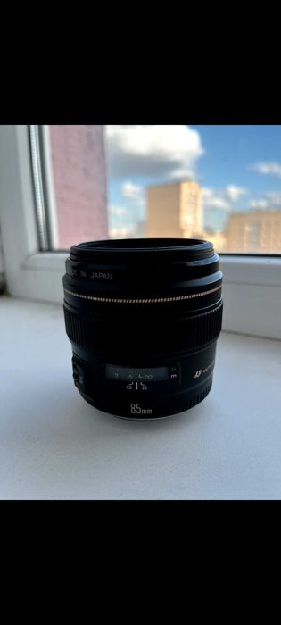 Продам объектив Canon 85mm 1.8