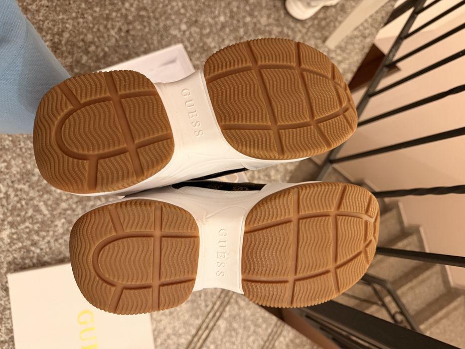 Дамски сникърси Guess Happy