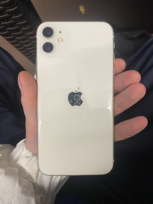 Продам Айфон 11