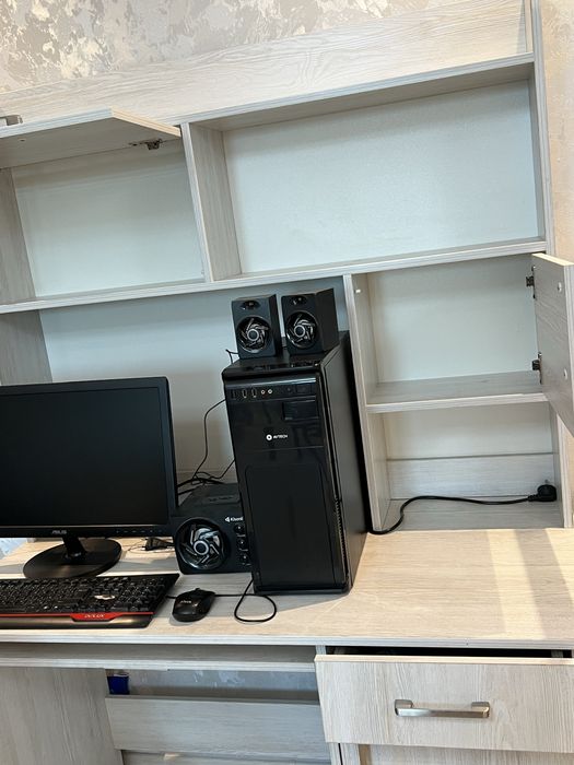 Kompyuter Asus va boshqa qo’shimcha buyumlari bilan