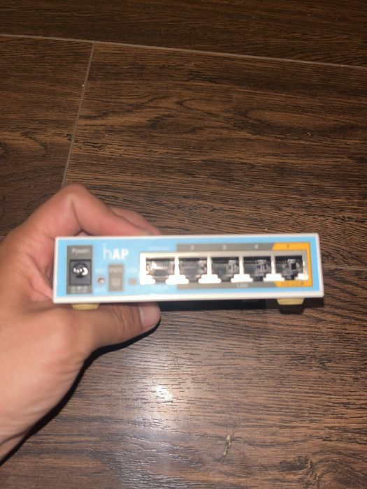 MikroTik RB951Ui-2nD hAP (роутер / маршрутизатор)