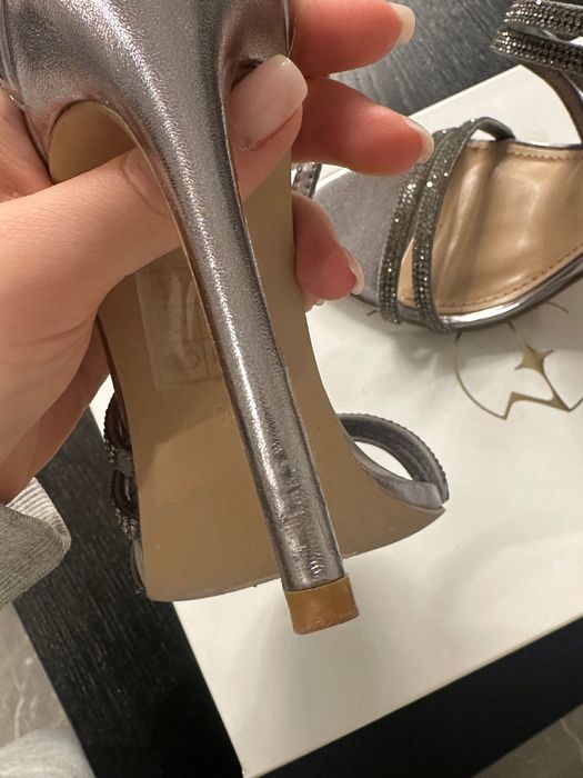 Красиви сандали на ток Steve Madden