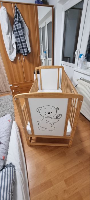 Pătuț Timmi din lemn masiv de pin și mdf cu saltea de cocos 120x60