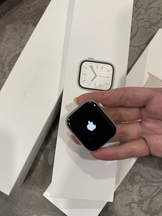 Apple Watch 7 45mm Starlight