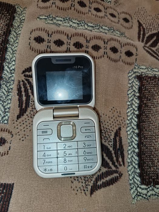 Кнопочный телефон