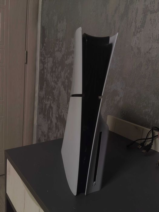 [PS5]  1 контролер  5 игри използван само 2 месеца