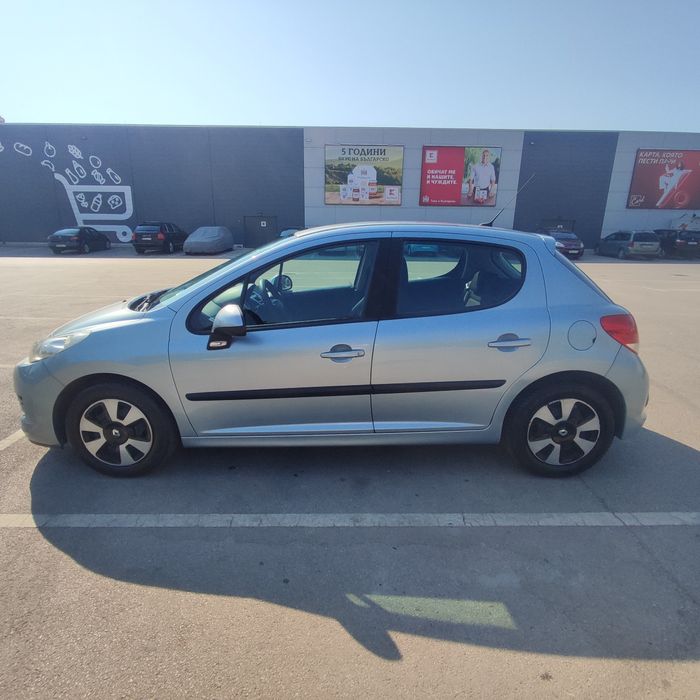 Продавам Пежо 207