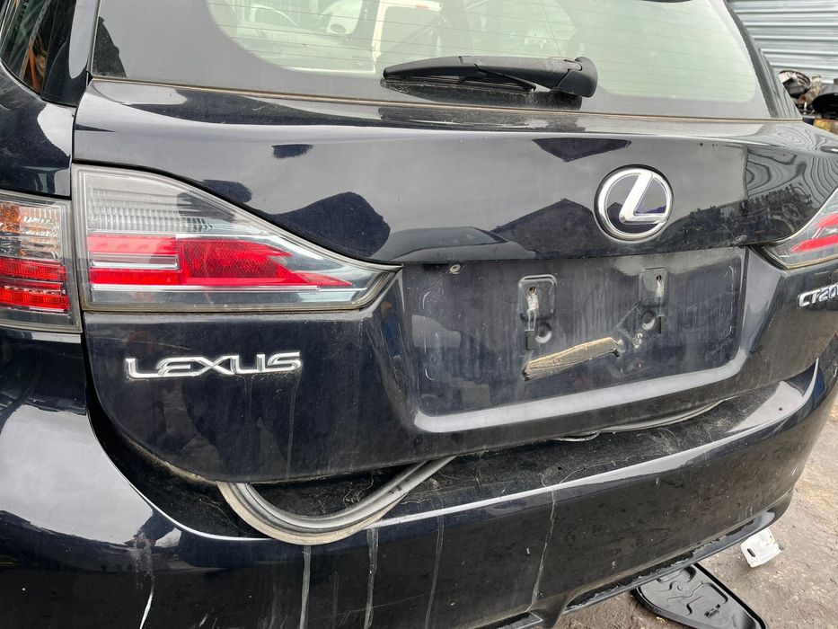 Заден капак пета врата Lexus CT200
