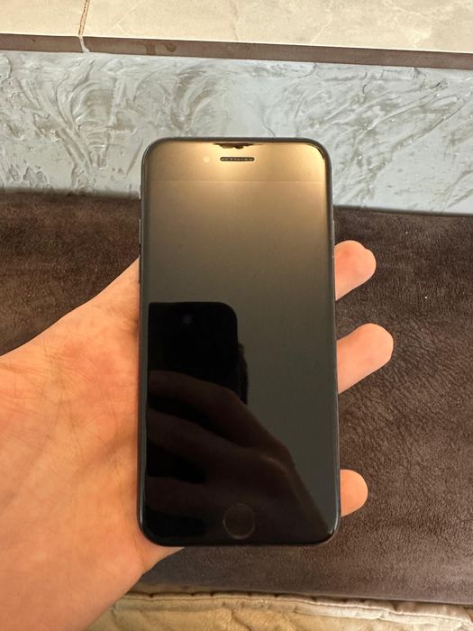 Продам iPhone SE 64GB