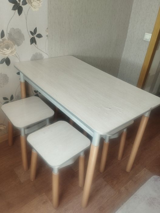 Стол кухонный с табуретками