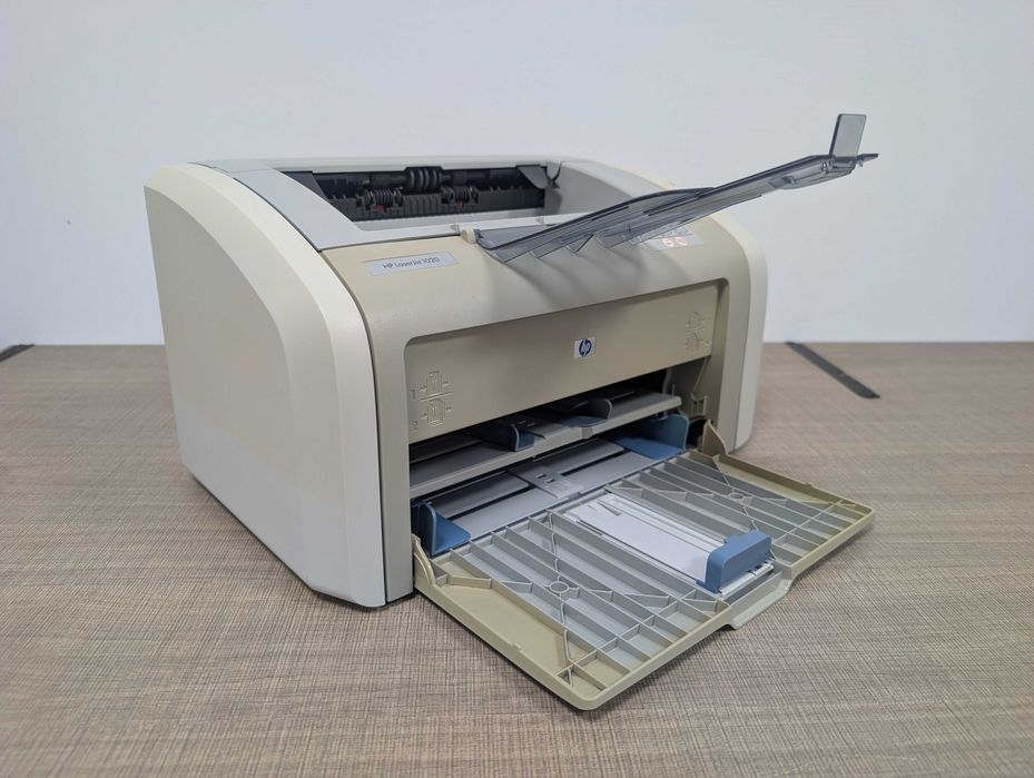 Черно-бял лазерен принтер HP LaserJet 1020 с гаранция