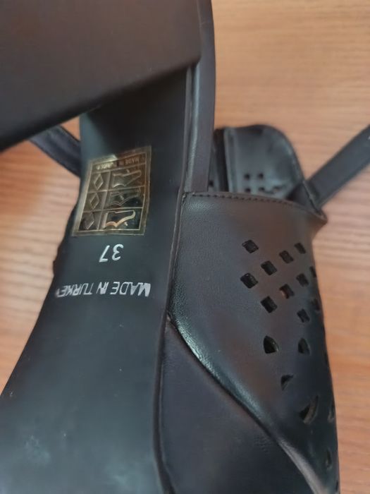 Кожаные босоножки