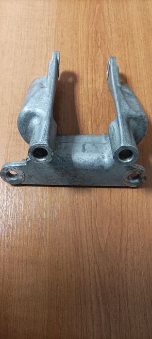 Предна стойка за двигател 2.5 Outback BS 15-19г