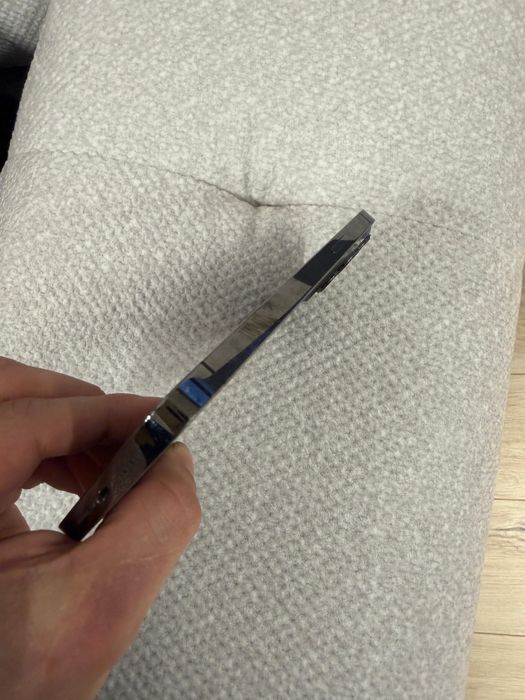 Iphone 13 PRO MAX (spatele este spart)