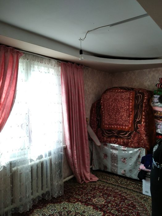 Продам5 3ком 1этаж 2этажки с евро ремонтом остается кухоный