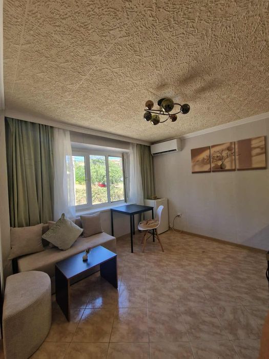 Дава се под наем Двустаен апартамент в Варна, м-т Траката - 40 кв.м за 449 € - Снимка #1