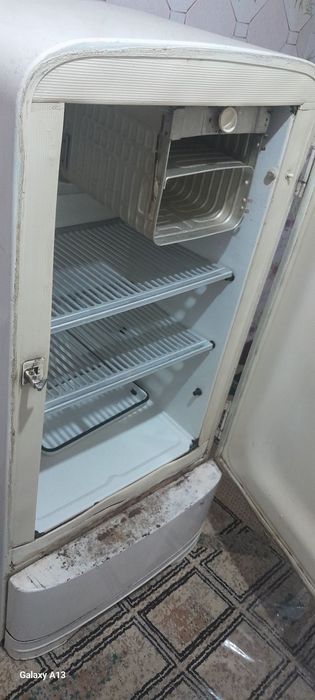 Холодилник сотилади