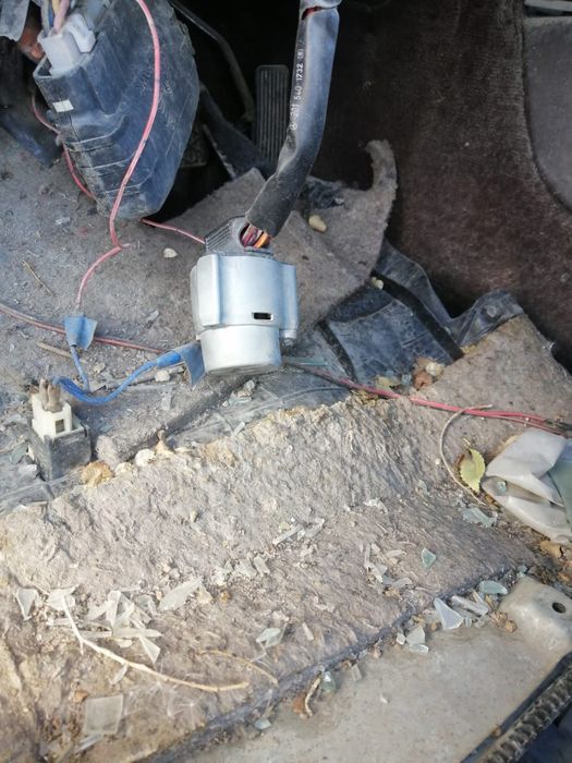 Продам стекло подъёмник на мазду