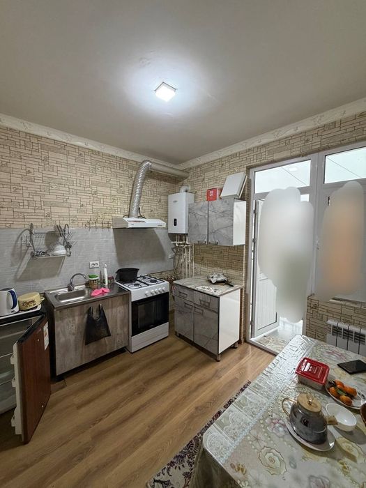 Sergeli choshtepa metroni birinchi bekati  1xona SROCHNI sotiladi