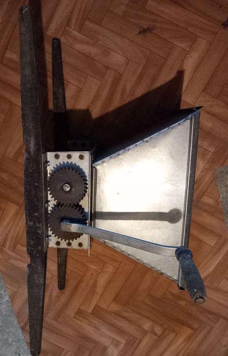 Гроздомелачка ръчна