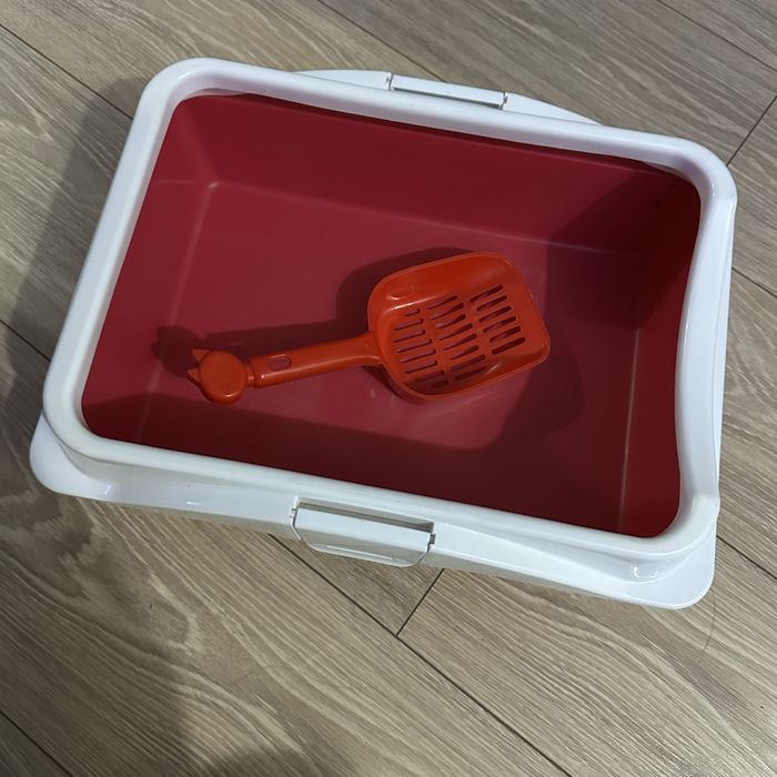 Продается кошачий горшок с миской и совочком