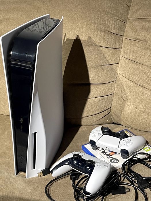 Sony PlayStation 5 (с дисководом) + 2 джостика + 7 игр и 1 диск