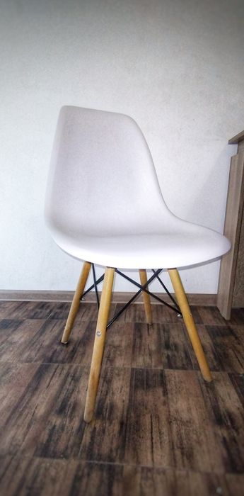 Vând set masa extensibila cu 4 scaune