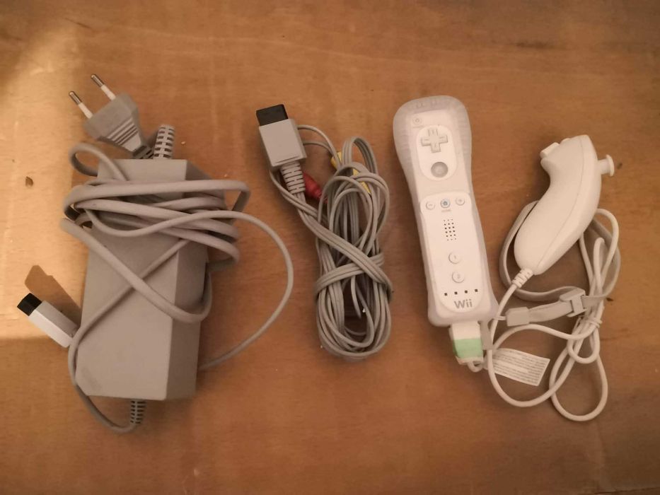 2 броя конзоли Nintendo Wii