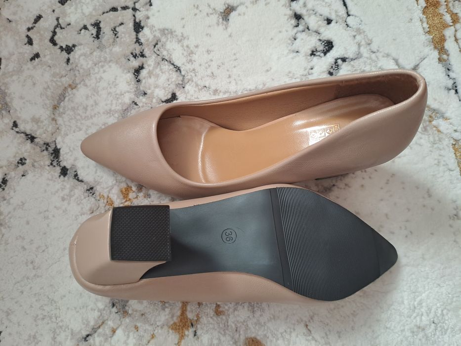Pantofi noi marimea 36