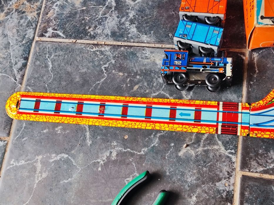 ламаринена играчка влакче