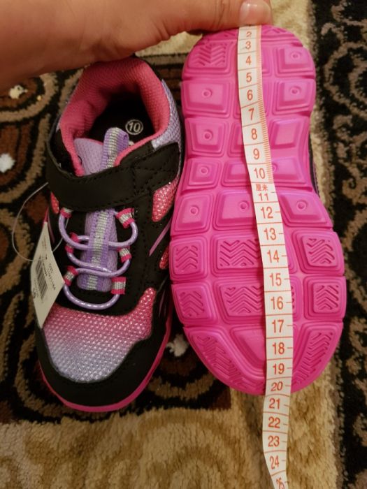 Детская новая фирменная обувь