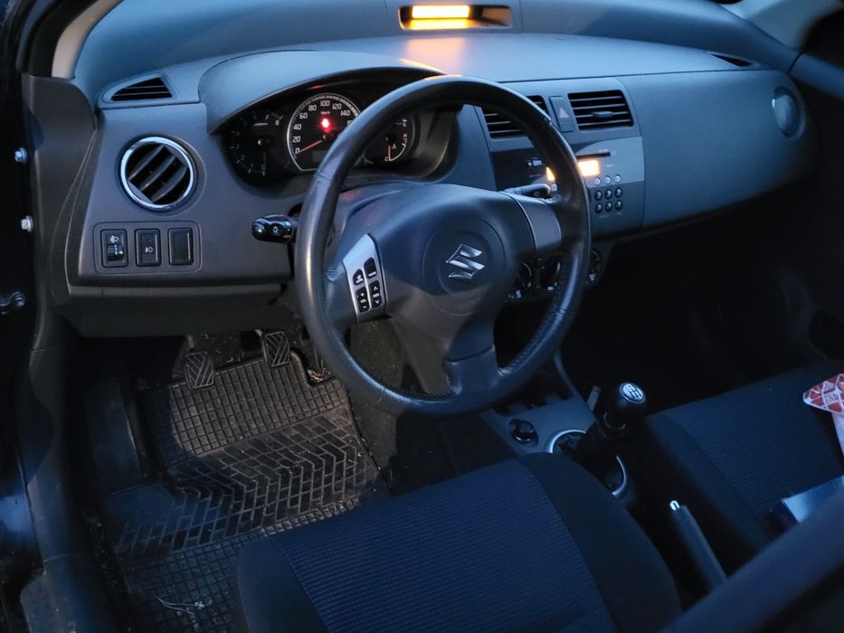 Suzuki swift 4x4 1.3 benzina 162000 km Anul 2008  Încălzire scaune Car