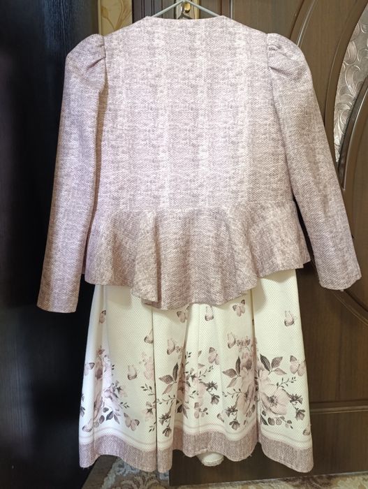 Продаётся платье с пиджаком.