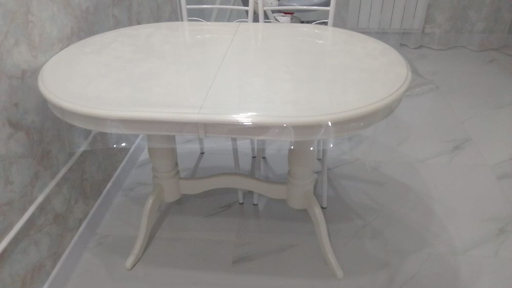 Продам овальный стол со стулями
