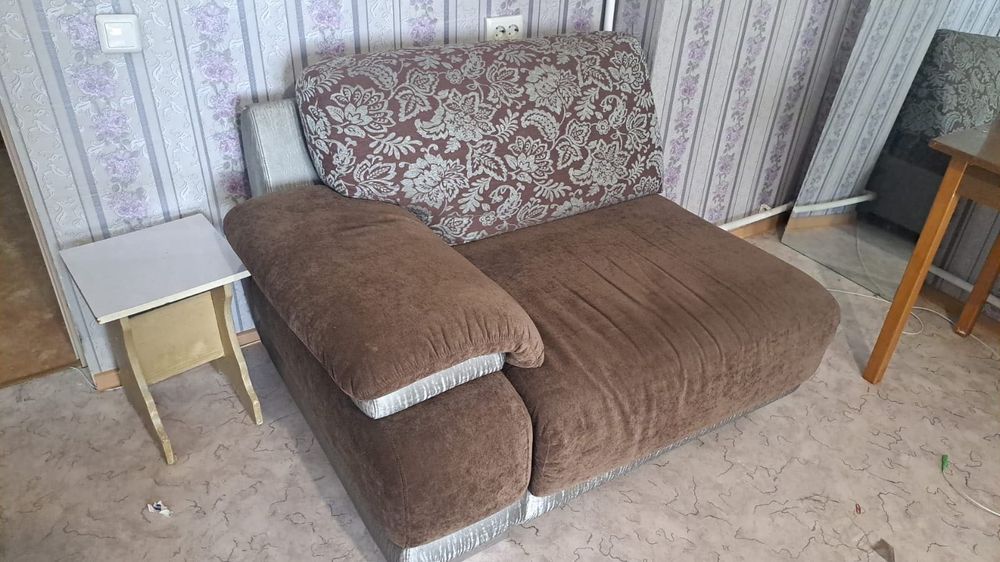 Продам б/у диван в хорошем состоянии