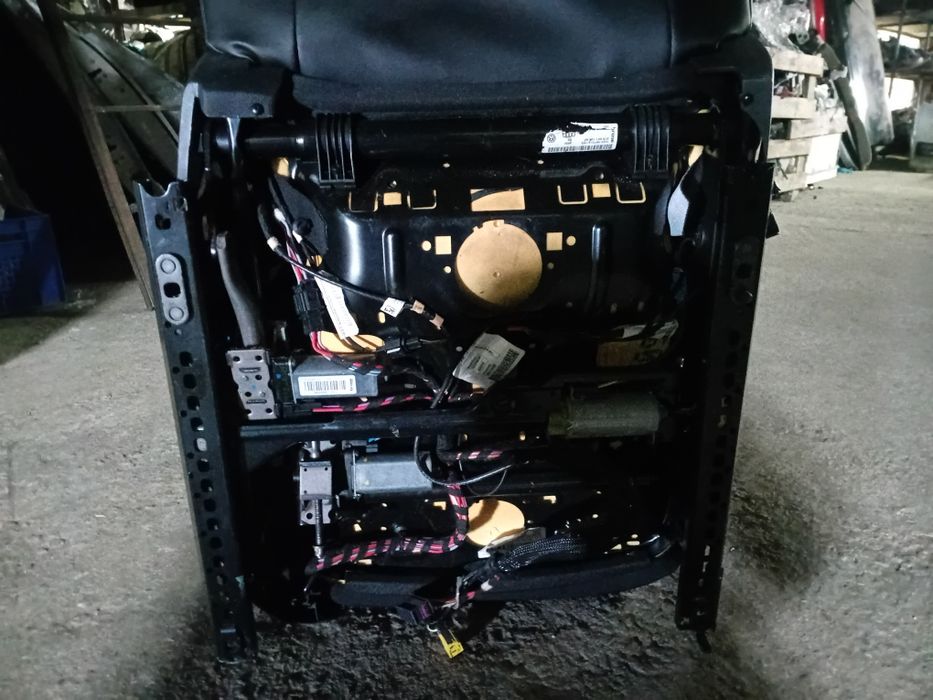 Переднее левое сиденье Volkswagen Passat B7