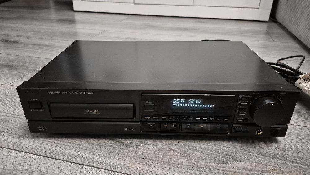 CD player Technics SL PG 520 A, fabricat in Germania.