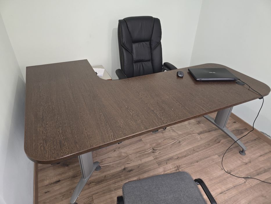 Birou office spațios