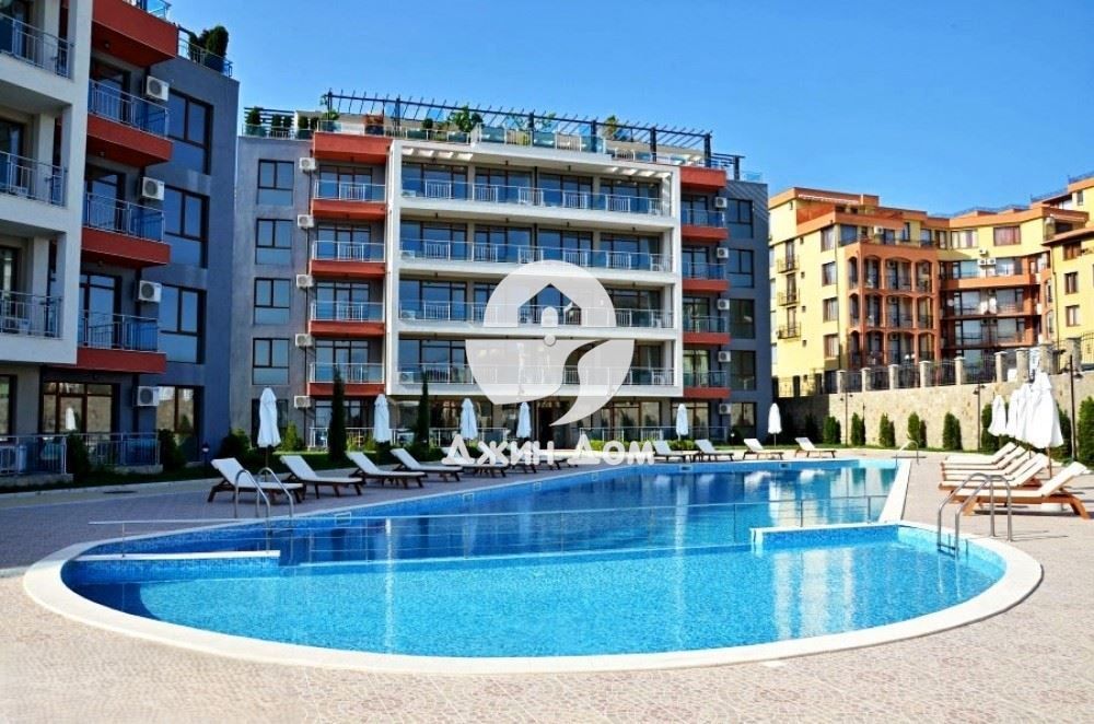 Продава се Четиристаен апартамент в Свети Влас - 247 кв.м за 1501 €/кв.м - Снимка #1