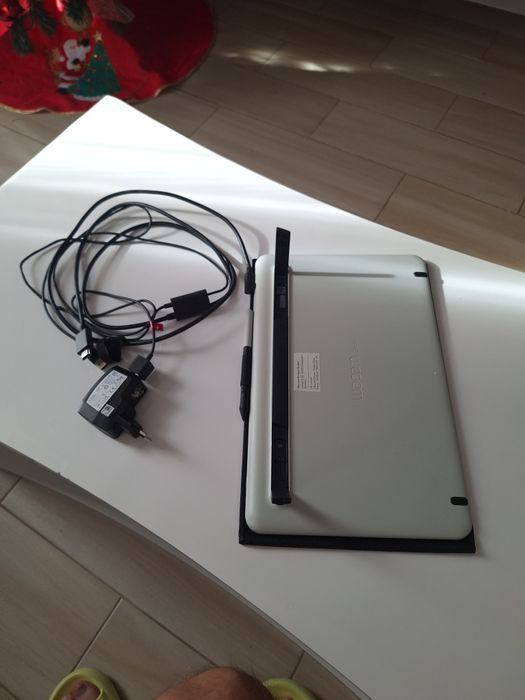 Продавам графичен таблет WACOM One Creative Pen 
Големина на ди