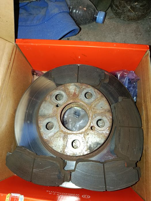 Тормозные диски и колодки в хор, сост, на карину