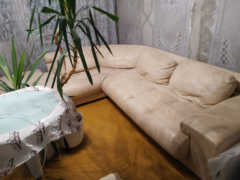 Кожаный угловой диван