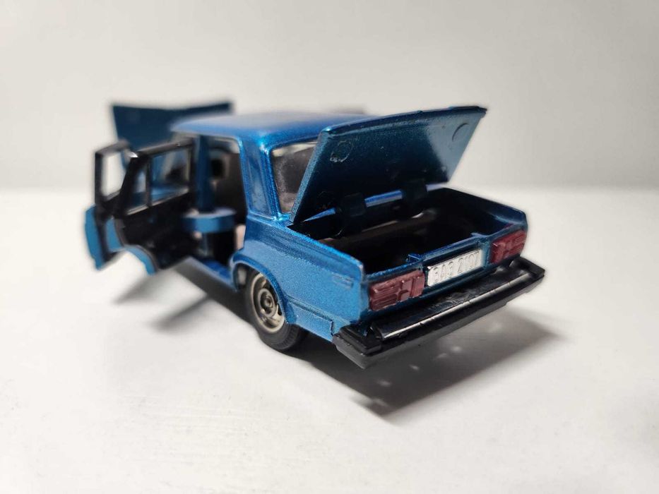 модель ВАЗ 2105  1 : 43