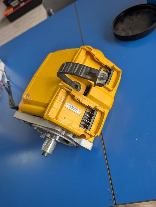 Vând motor Dewalt DHS780
