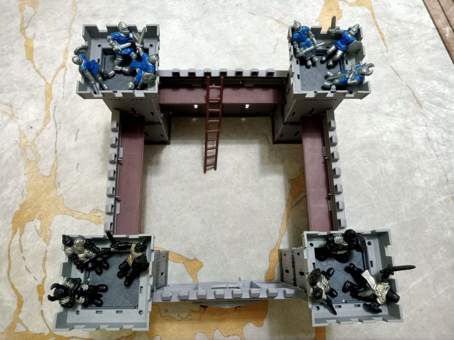 Замки замок дом игрушка продам